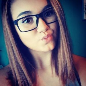 Meet your Posher, Mia